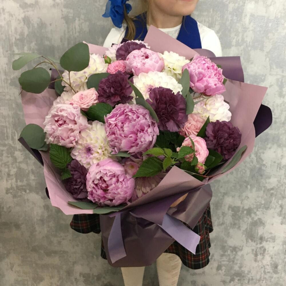 Ramo de Dalia, Peonías y Clavel pedir y enviar por 68 € con entrega en el día MyGlobalFlowers