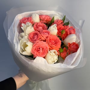 Авторский букет 84 - Для девушки из тюльпанов и роз