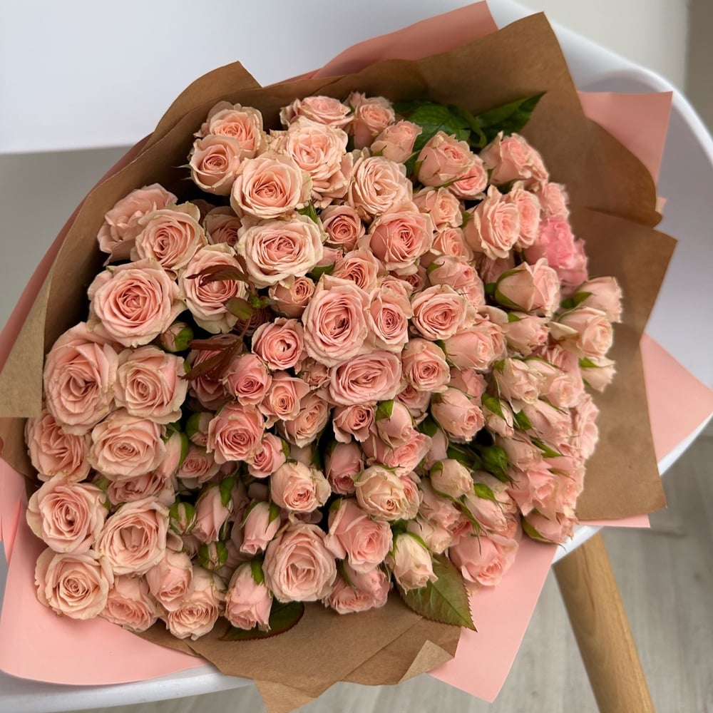 Bouquet '35 roses branchues' pour 91 € avec livraison à domicile.