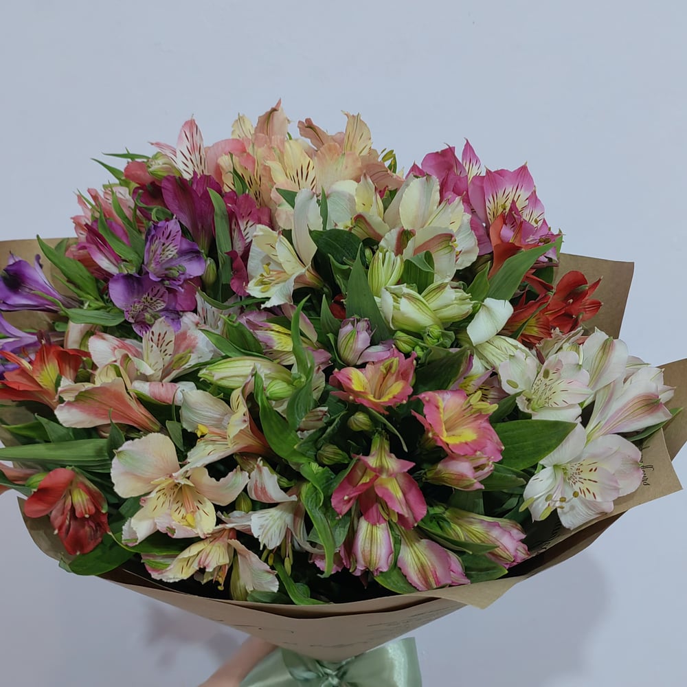 Bouquet 'Unusual butterfly' - order and send for 137 $ with same day  delivery - MyGlobalFlowers