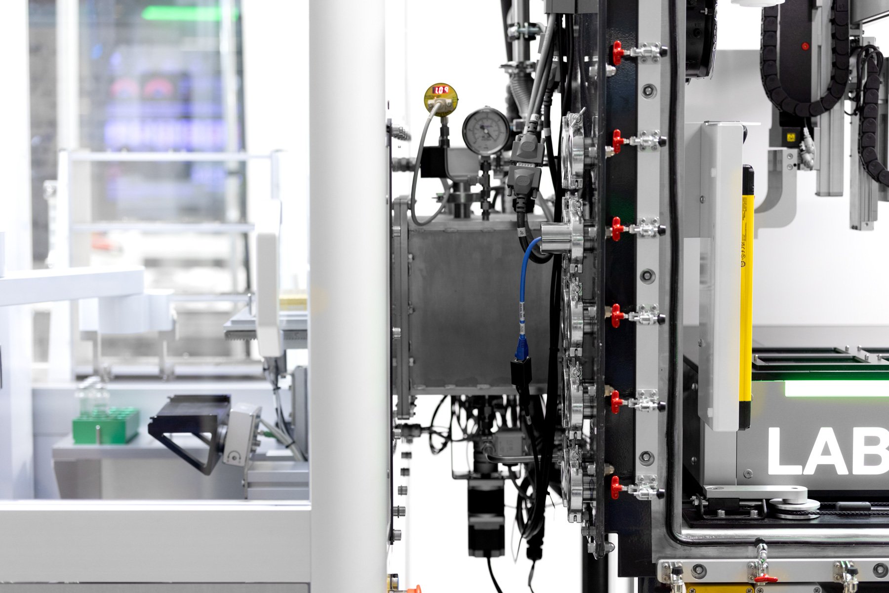 Automated antechamber into the reaction preparation and execution module