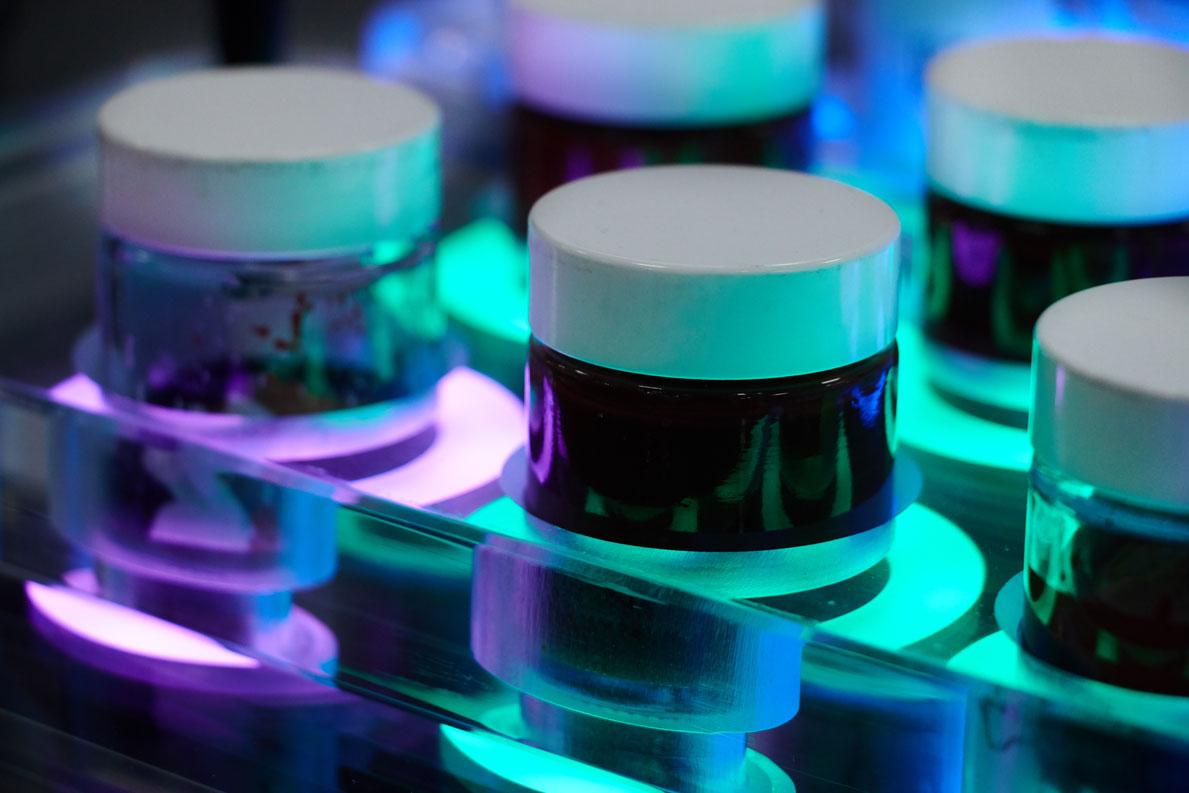 Collaborative Formulator smart rack with vials in