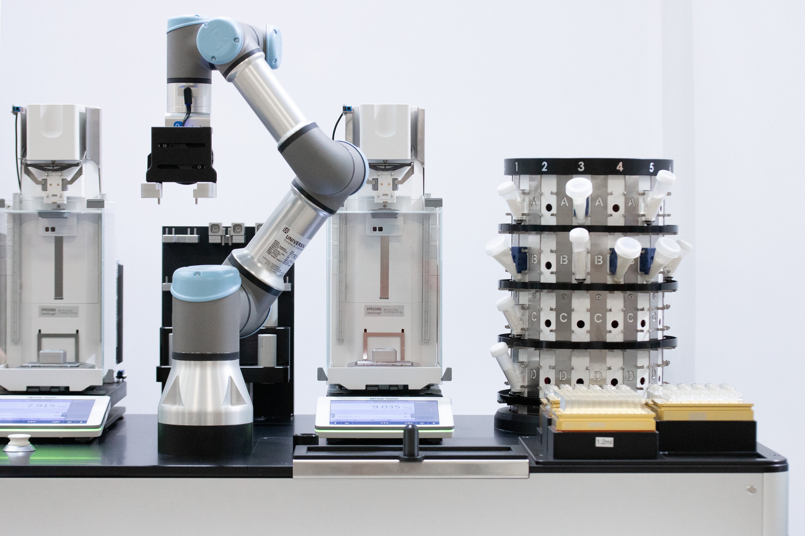 Silver robot with a carousel