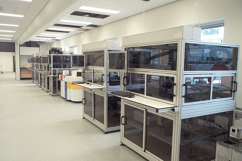 Labman custom system: Vitens automated water laboratory