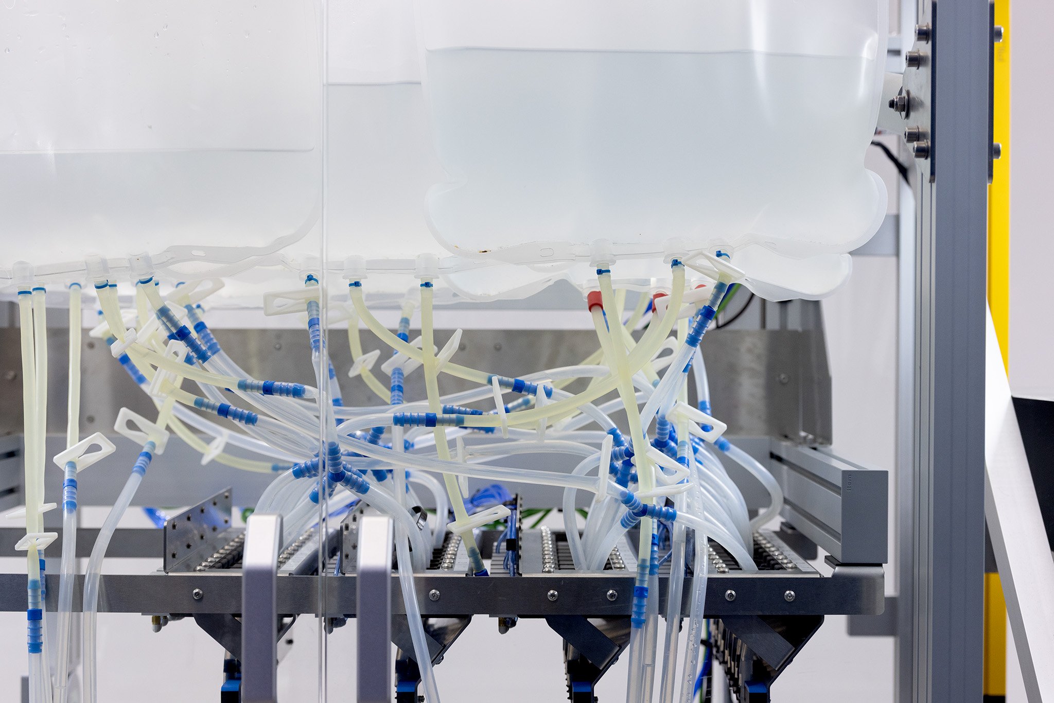 Overhead reservoir bags holding liquids