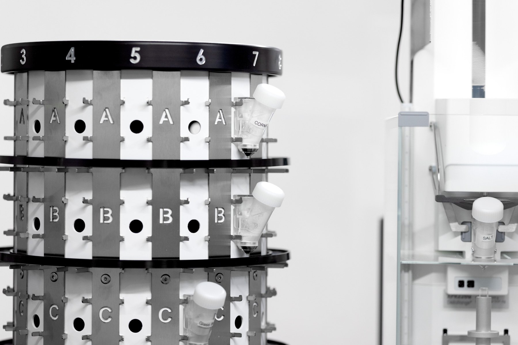 Powder dosing carousel