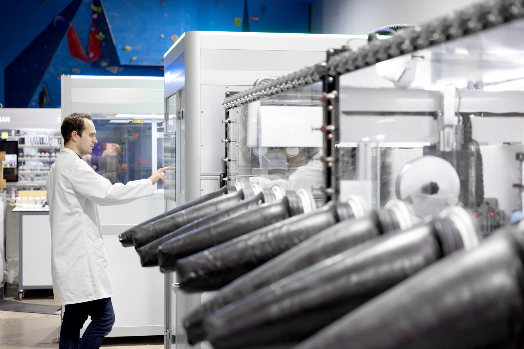 High-throughput experimentation platform glovebox