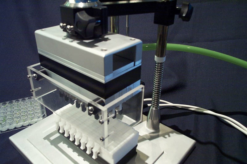 Labman custom system: Plant leaf cutter and well plate loader