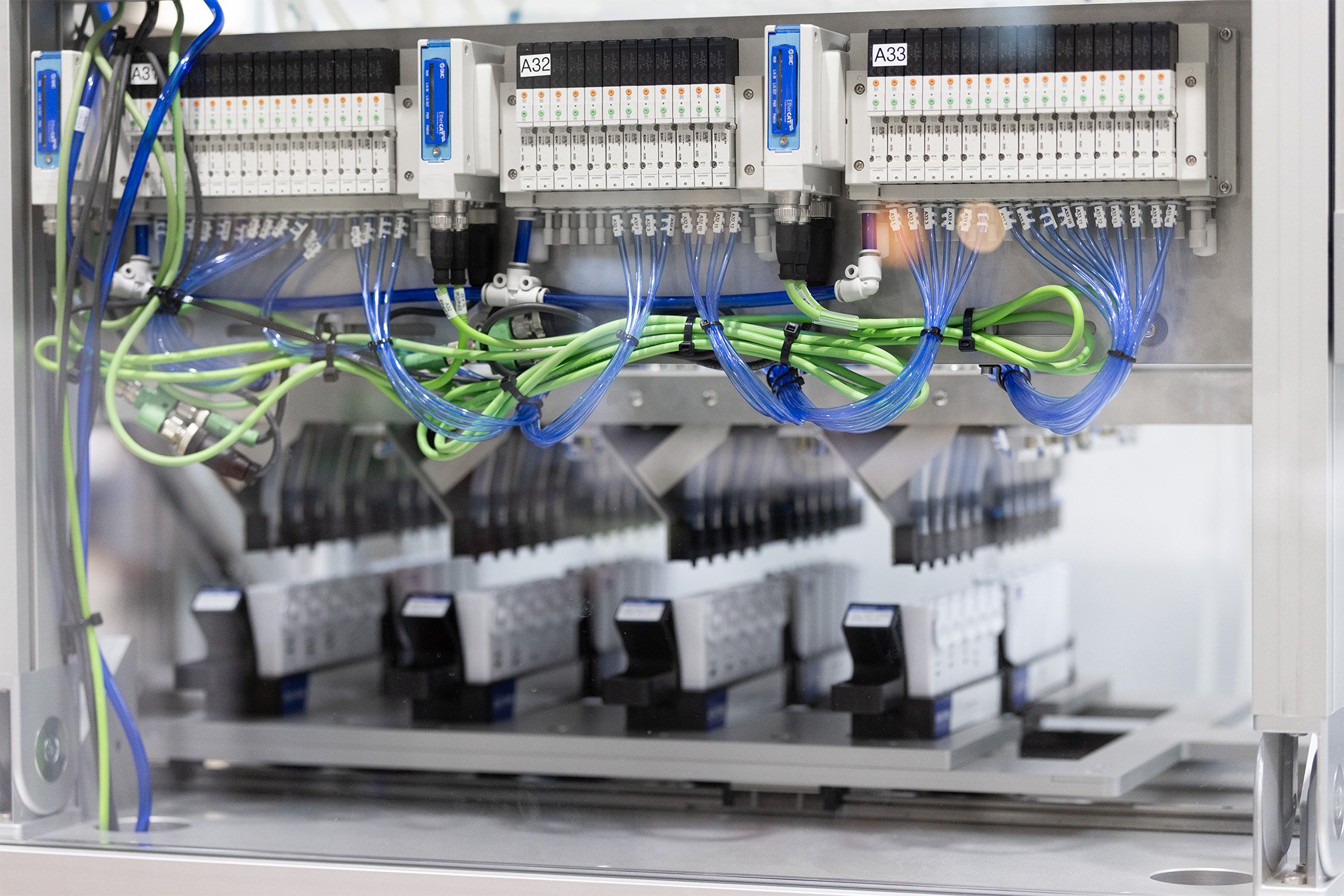 pneumatically actuated pinch valves for accurate dispensing