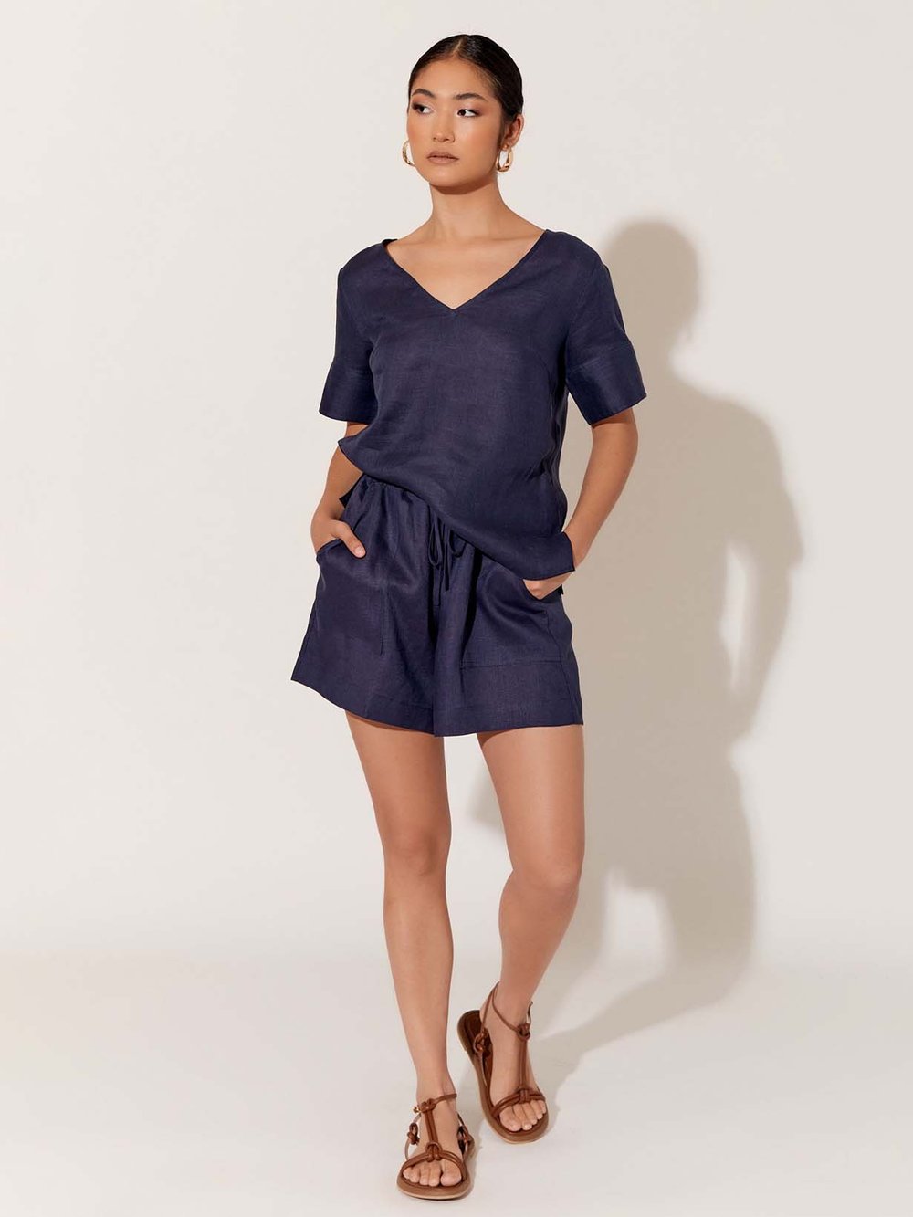 Pocketed Linen Short Navy adorne