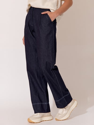 Pleat Detail Relaxed Jean Navy Adorne