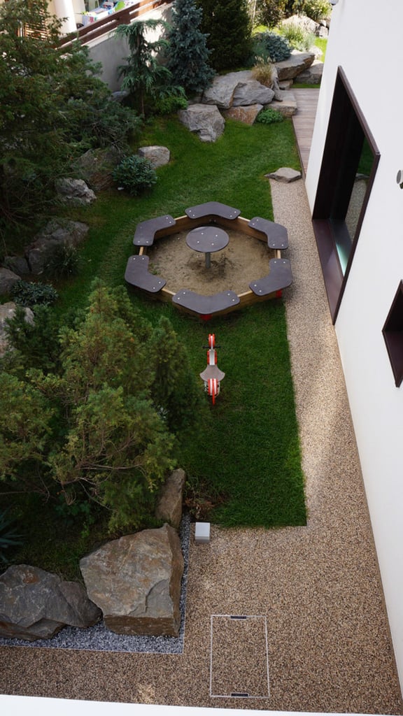 stone-carpet-side-walkers