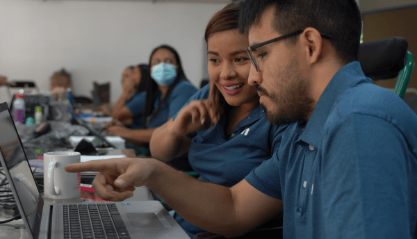 Imagen de equipo trabajando