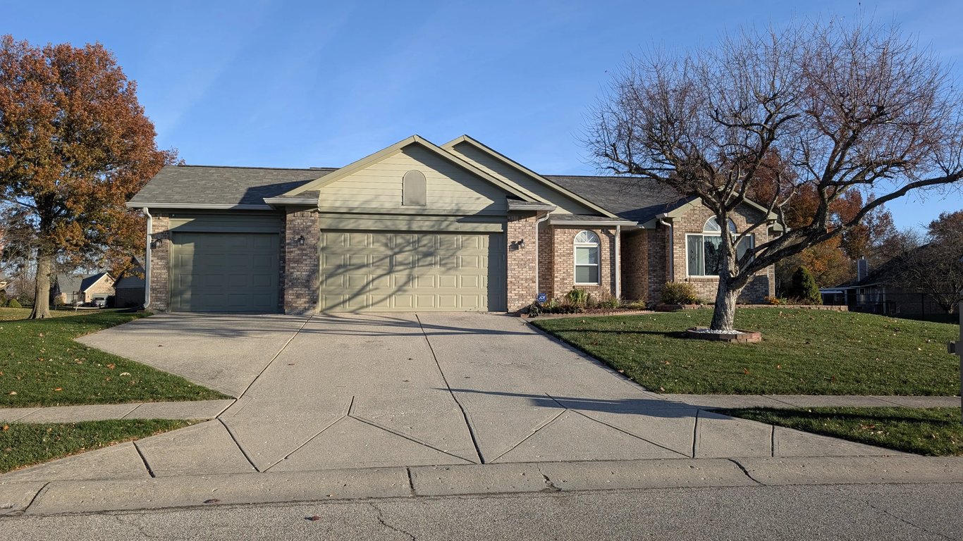 Newer Fishers Indiana home sold after job loss and missed mortgage payments