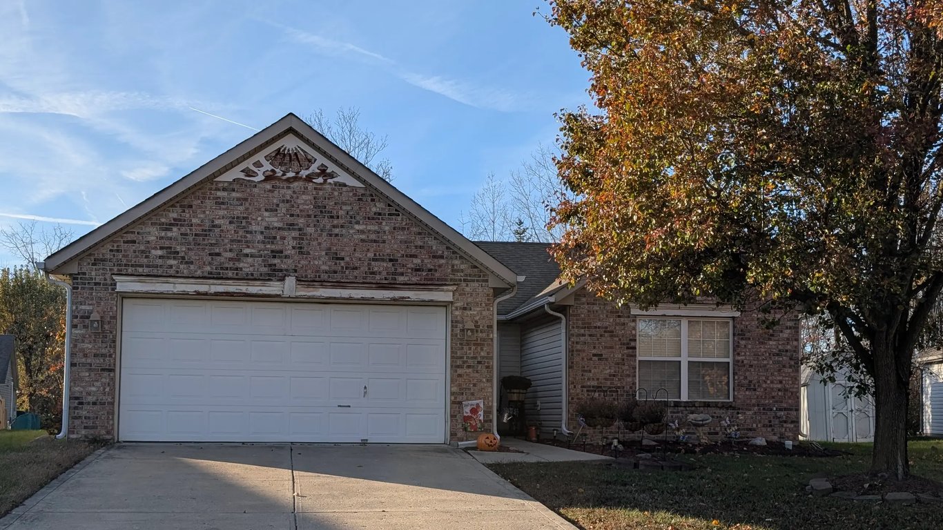 2010s Greenfield Indiana home sold fast for cash during foreclosure