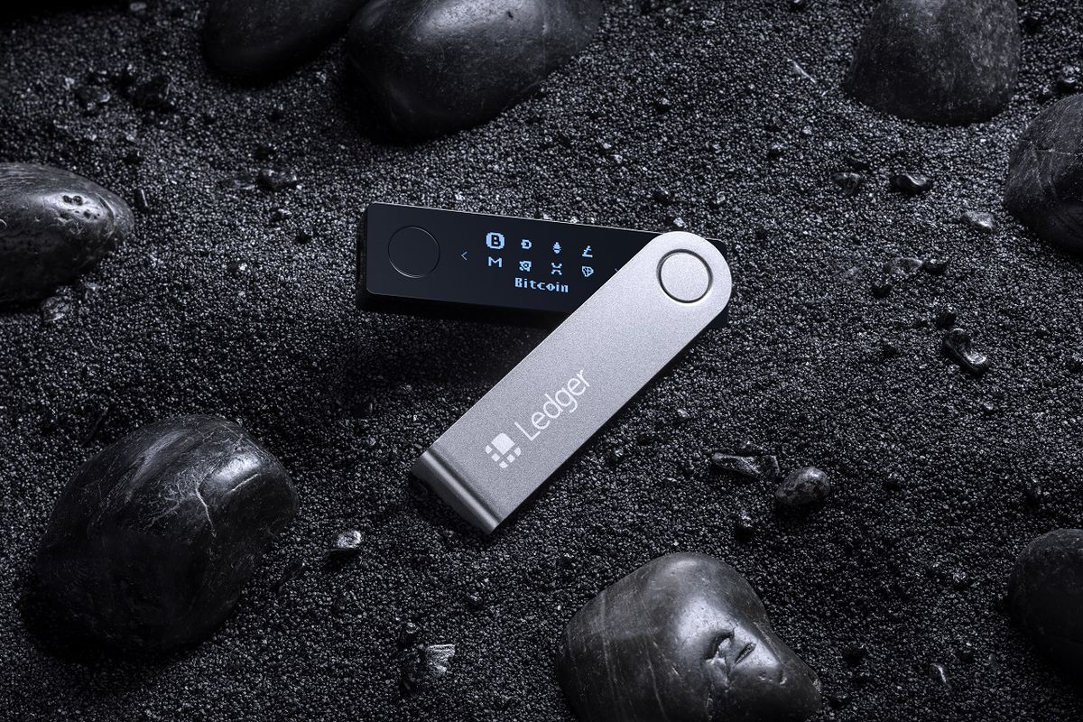 Ledger Nano X Review: A Hardware Crypto Wallet With Wireless Connectivity |  CoinCodex