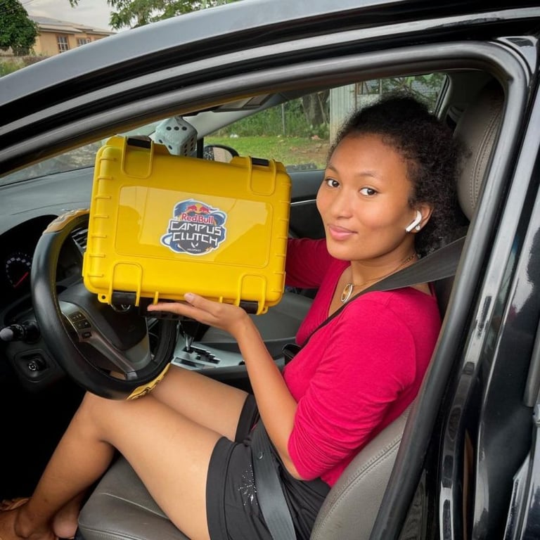 xyingyi RECEIVES A PACKAGE FROM red bull (Campus clutch)