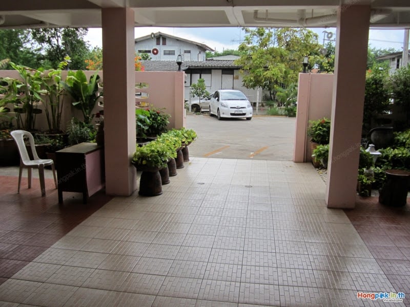 พลล้านอพาร์ทเม้นท์ Ponlaan Apartment