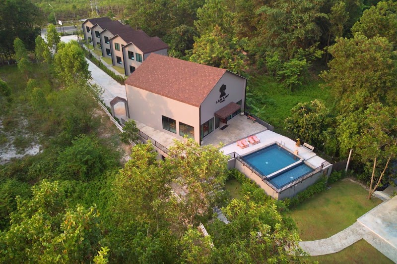 LANLAY RESORT