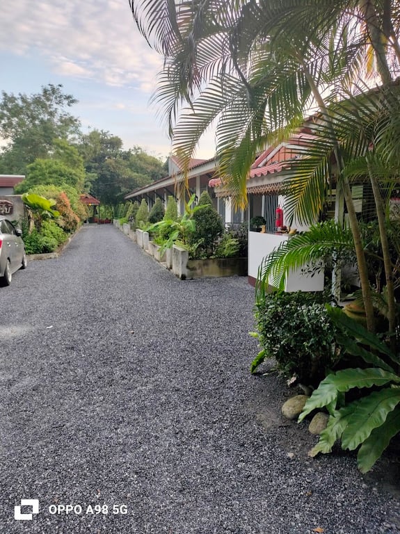 ภูธารารีสอร์ท น้ำตกพรหมโลก​ (Phutara Hotel & Resort)