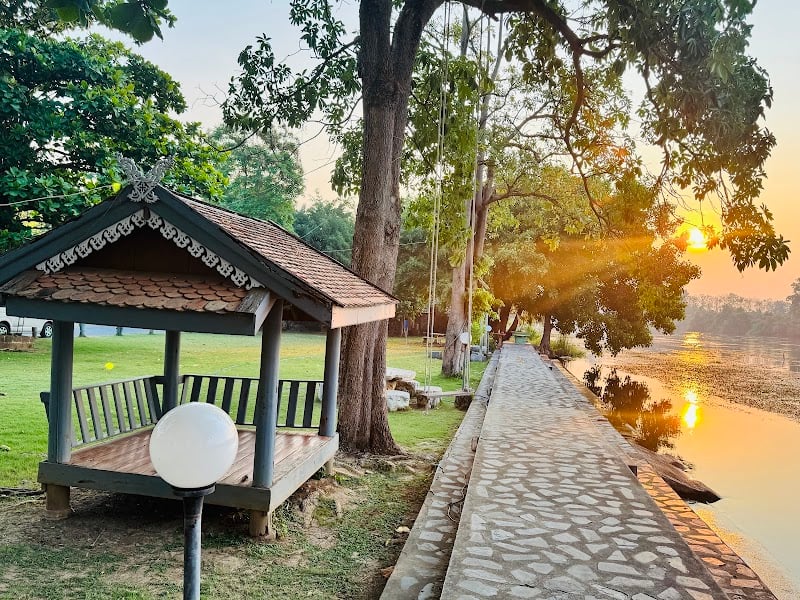บัวสวรรค์ รีสอร์ท