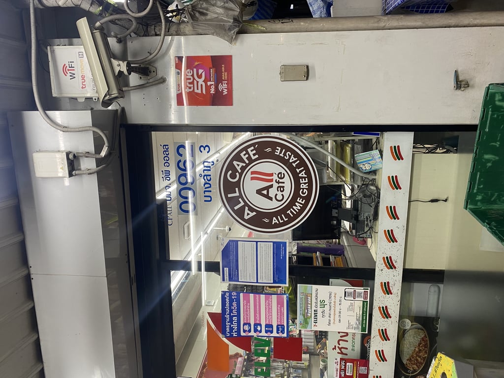 ตามหาเจ้าของแมว แมวสามสี เปอรร์เซีย เพศเมีย อายุไม่เกิน 4 ปี ตัวผอมและเลอะ เข้ากับคนง่ายขี้อ้อน ตาสีดำเหลือง อุ้งเท้าและสมูกสีชมพู ร้องเสียเบา