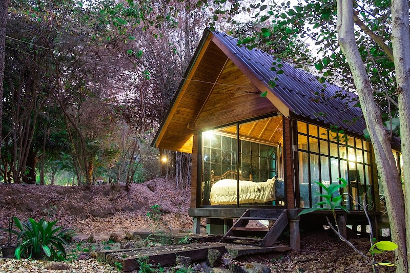 บ้านรักษ์ไม้ Resort & Cafe