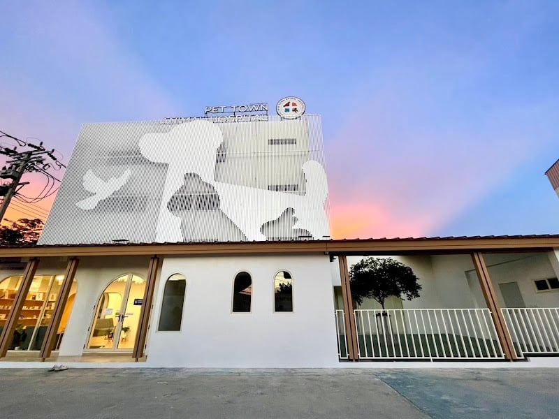 โรงพยาบาลสัตว์ เพ็ททาวน์ สาขาราชพฤกษ์ - Pet Town Animal Hospital Ratchapruek branch.