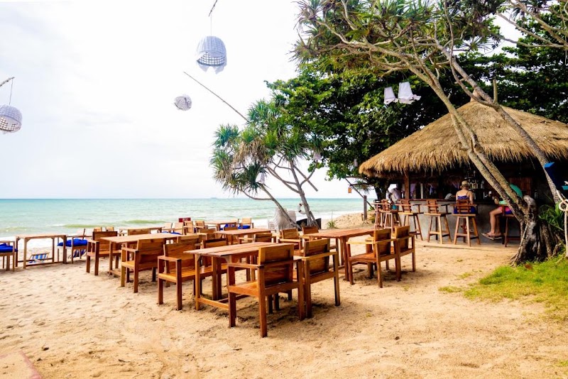 New Harry's Sunset Beach Bungalows