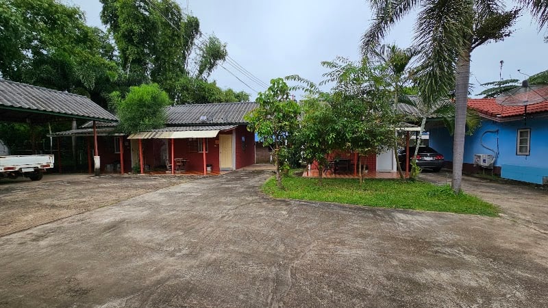 บ้านสวนอินทรารีสอร์ท Intra Resort รายวัน-รายเดือน