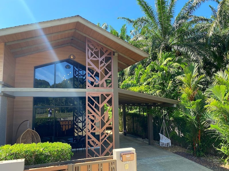 Ploy Mountain View Pool Villa