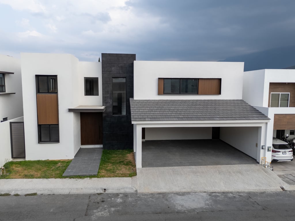 Fachada de casa residencial — producción de Inmuebles Audiovisuales