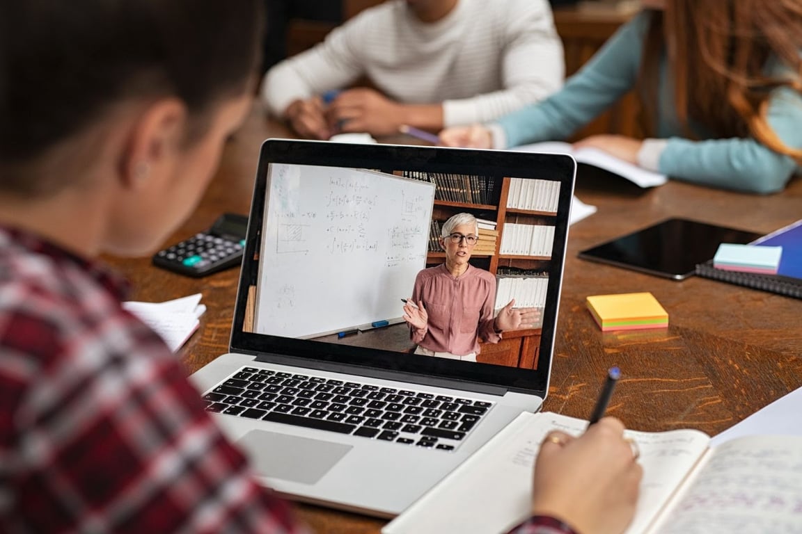 #25 business ideas for students