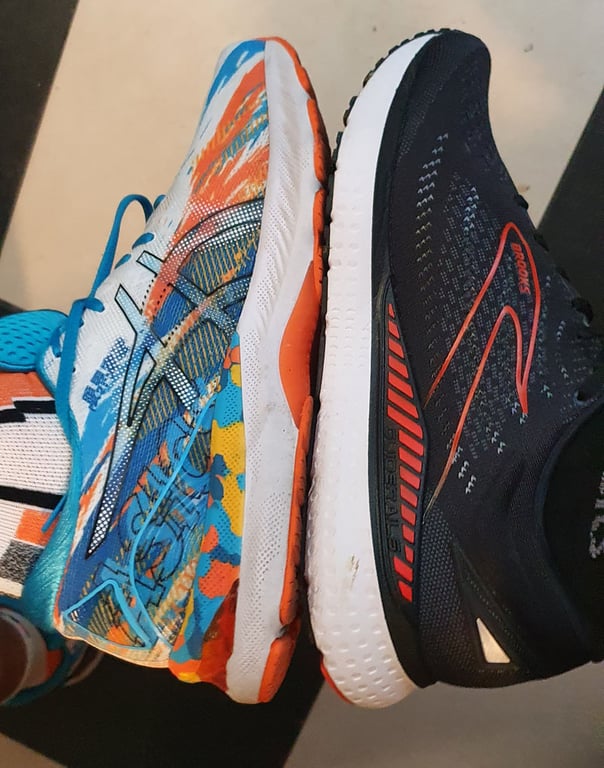 Glycerin GTS 19 maat bepalen door ze te vergelijken.