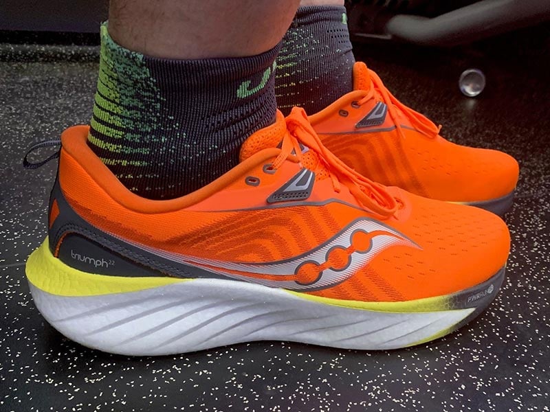 SAUCONY TRIUMPH 22 review fel oranje kleur heren model