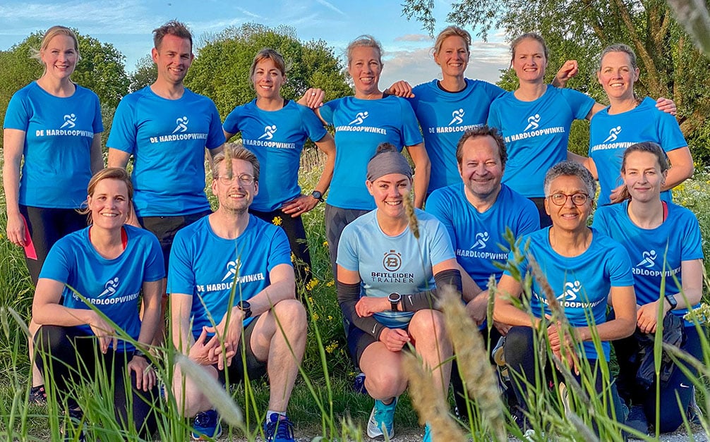 Team van 12 halve marathonlopers, getraind door trainster.