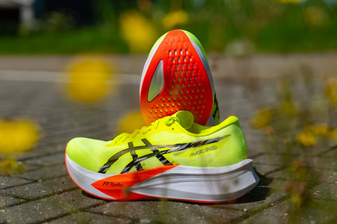 Asics Magic Speed Carbon hardloopschoenen