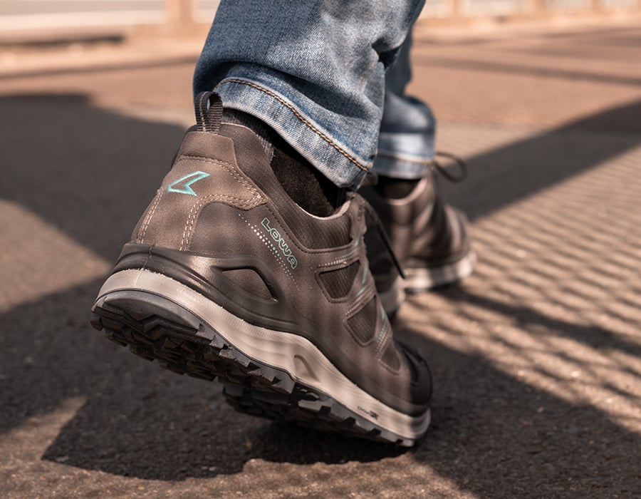 foto buiten van Lowa wandelschoenen