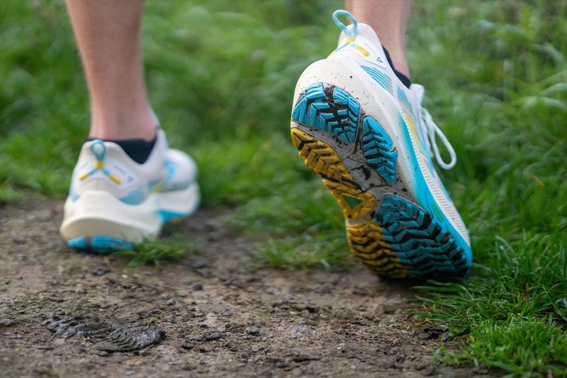 close-up van de zool van de Brooks Ghost Trail hardloopschoen