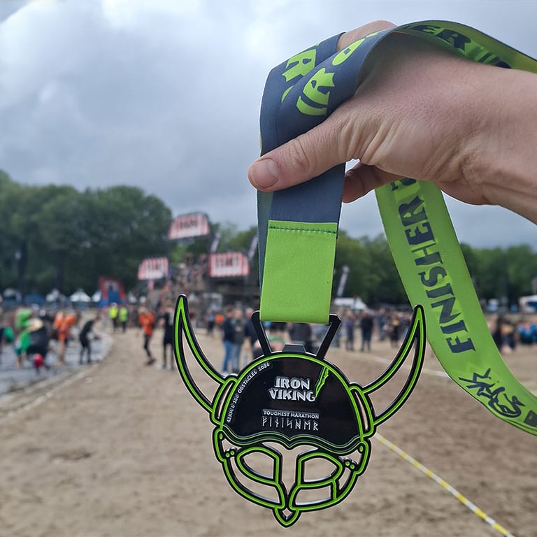Jelle Strong Viking medaille met energy socks van STOX gelopen