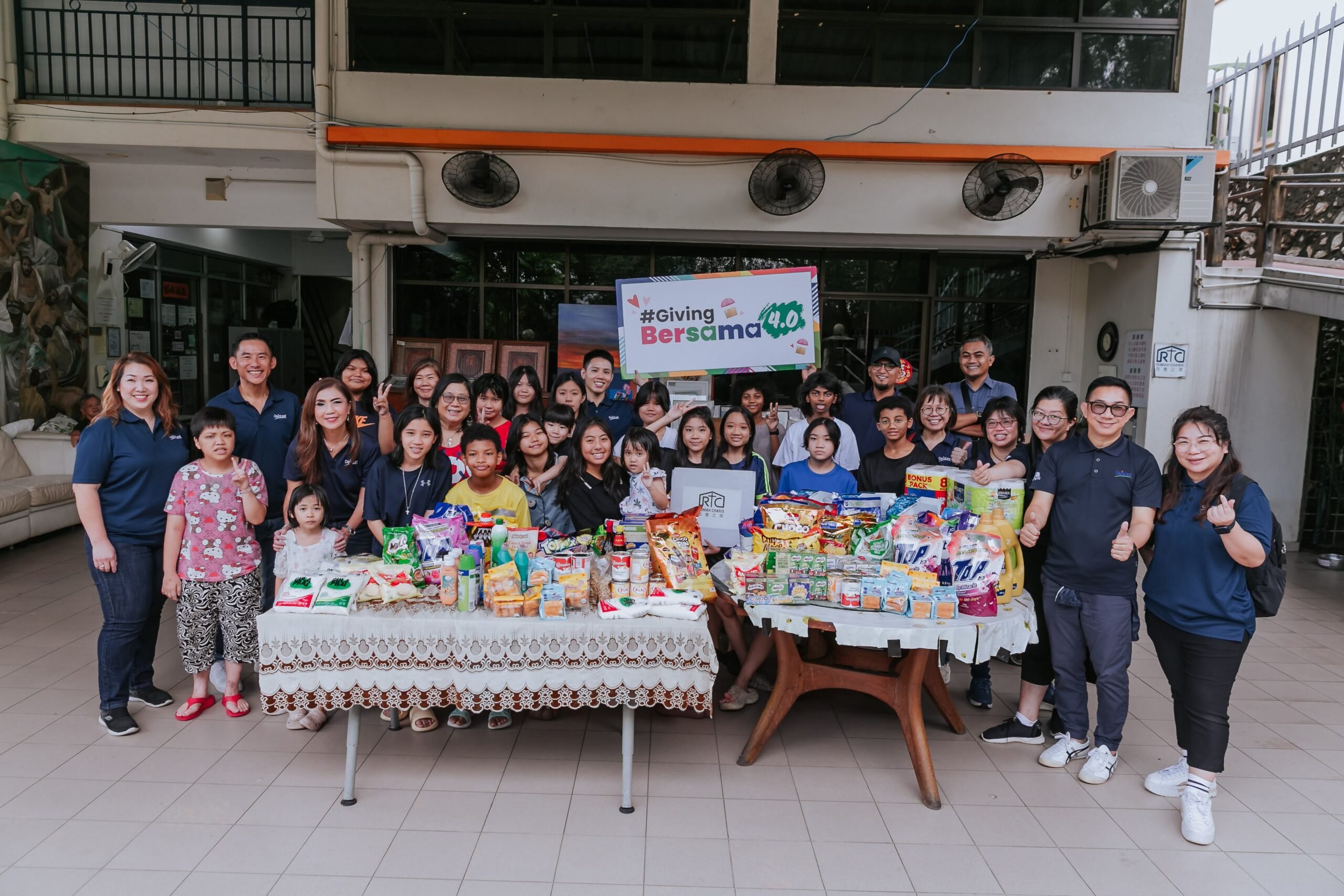 CapitaLand staff volunteers delivered donation items to Rumah Charis