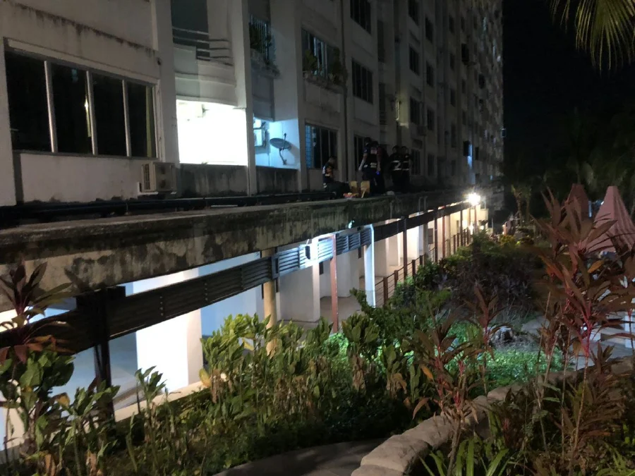M'sian police at the condo where a Nigerian man fell from the 16th floor and died
