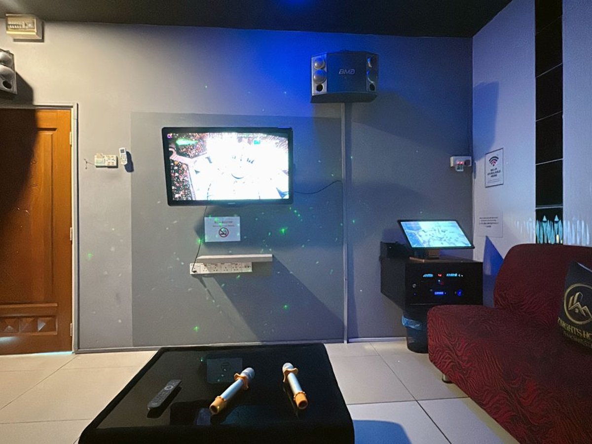 Karaoke Room at B02 Istimewa Pandan Bungalow Homestay Jb In Kg Pandan, photo 4