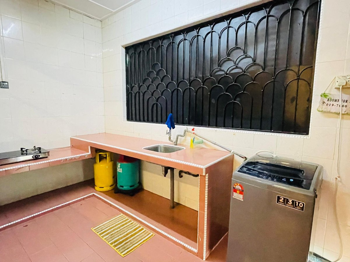 Kitchen at C01 Rinting Masai Semi D Homestay In Taman Rinting, photo 1