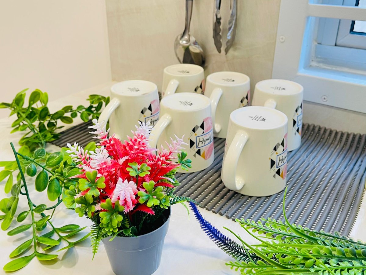 Kitchen at A28 Hello Baby Dato Onn 28 Homestay In Bandar Dato Onn (15Pax) Netflix, photo 3