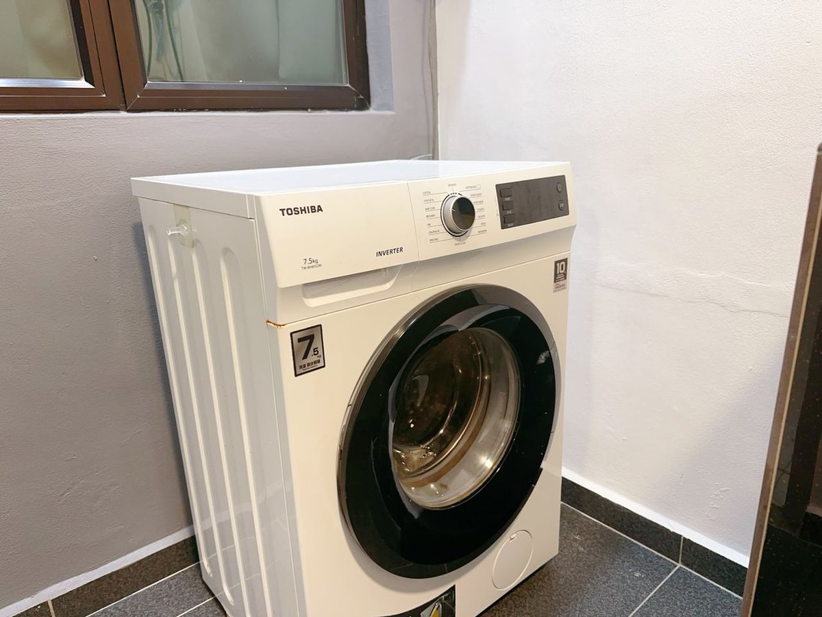 Kitchen at A23 Hello Baby Dato Onn 11 Homestay In Bandar Dato Onn (15Pax) Netflix, photo 2