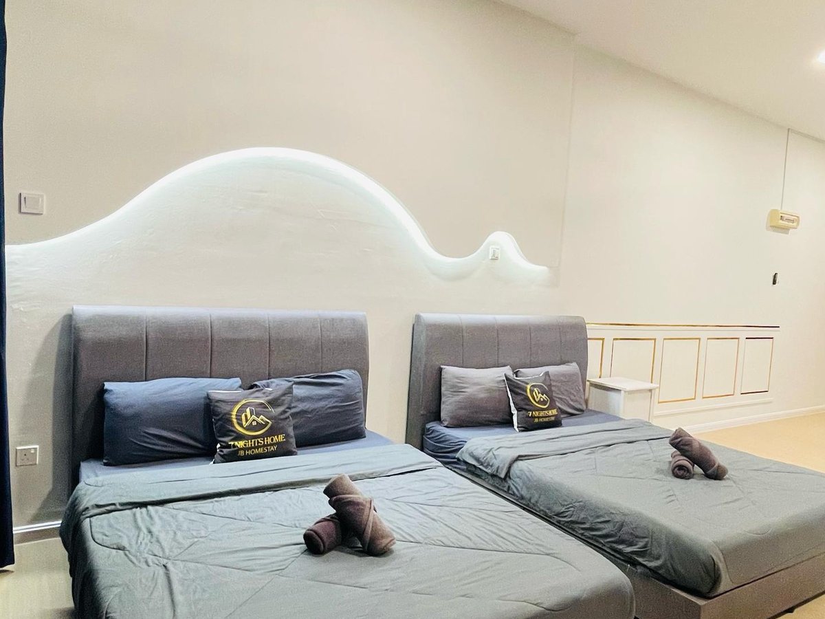 Room at A10 Sky View Homestay In Mount Austin (4Pax), photo 9