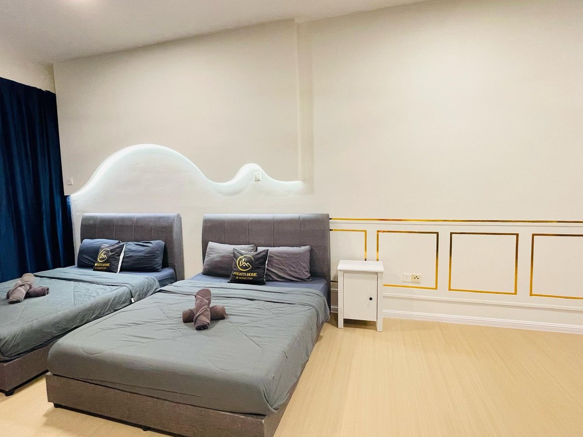 Room at A10 Sky View Homestay In Mount Austin (4Pax), photo 10