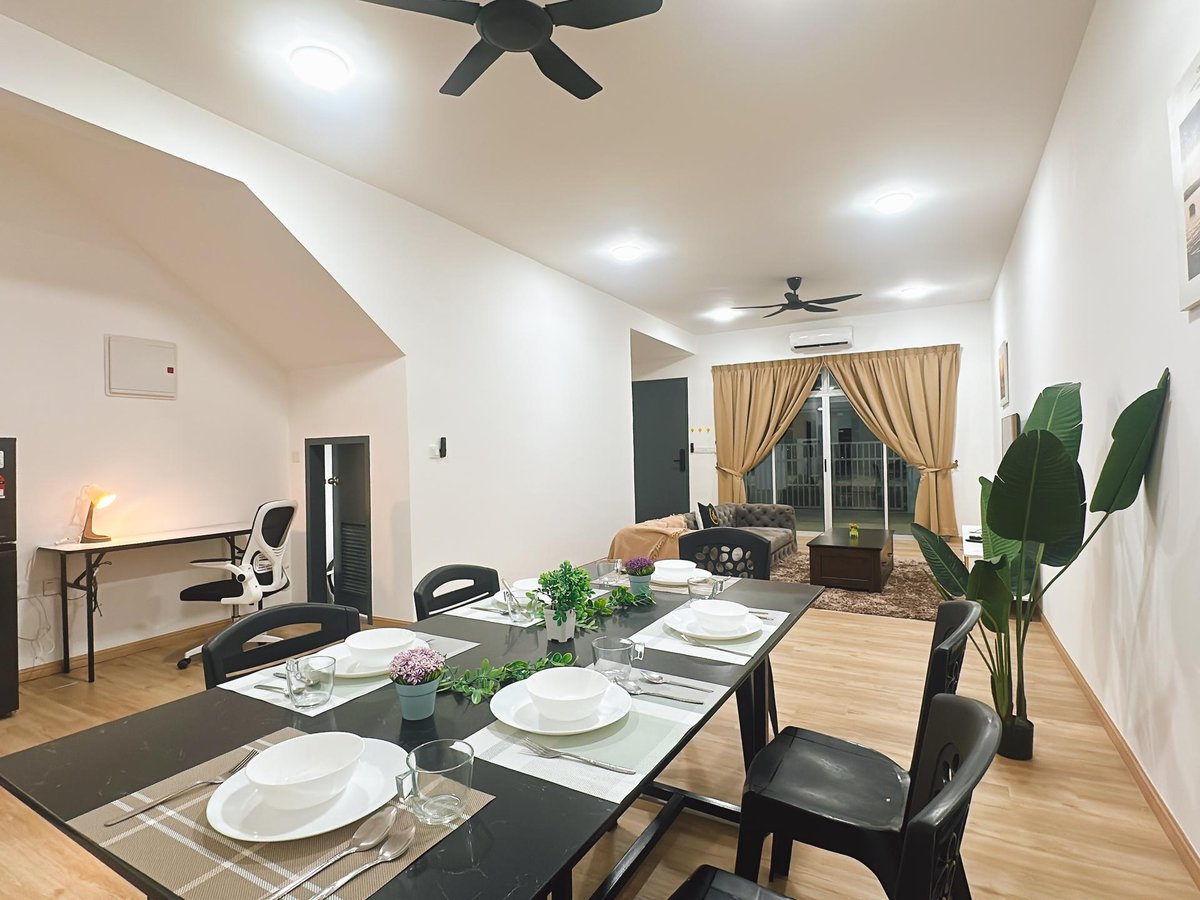 Dining area at A29 Ella Dato Onn 23 Homestay In Bandar Dato Onn, photo 4