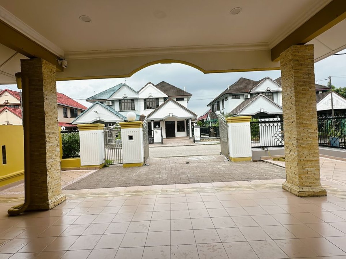 Outside at C03 Golden Rinting Homestay In Taman Rinting, photo 7
